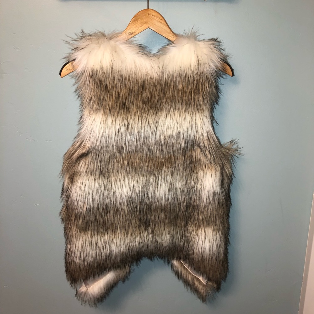 NWT faux fur vest - Picture 5 of 5